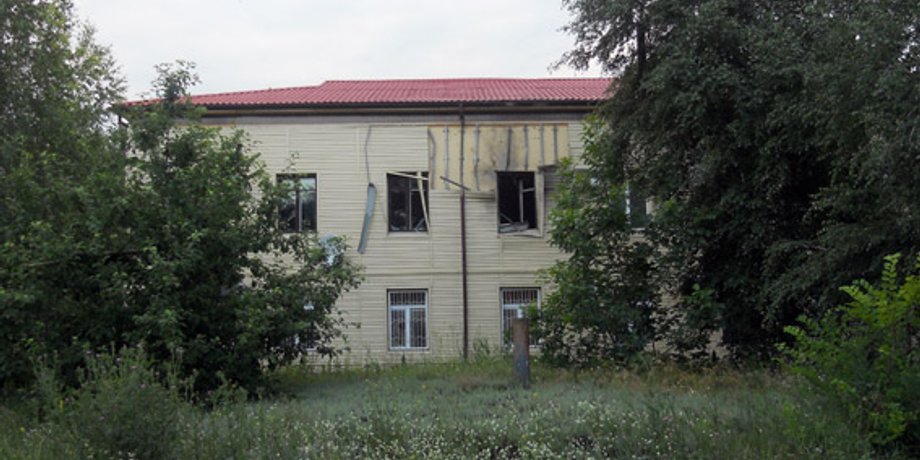 Обстрелянное здание налоговой / Фото пресс-службы МВД