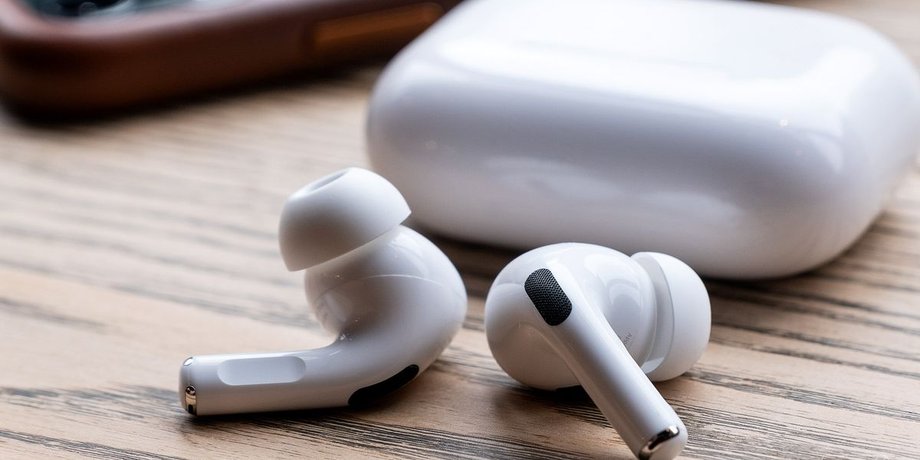 AirPods Pro, Apple