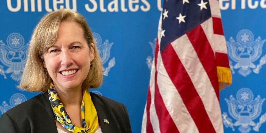 Кристина Квин, США