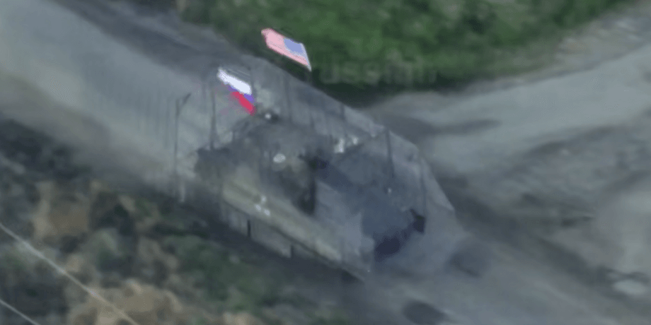 флаги сша на бронетранспортере M113