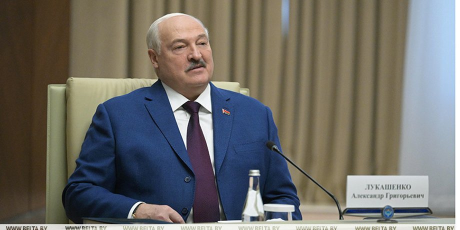 Лукашенко во время выступления