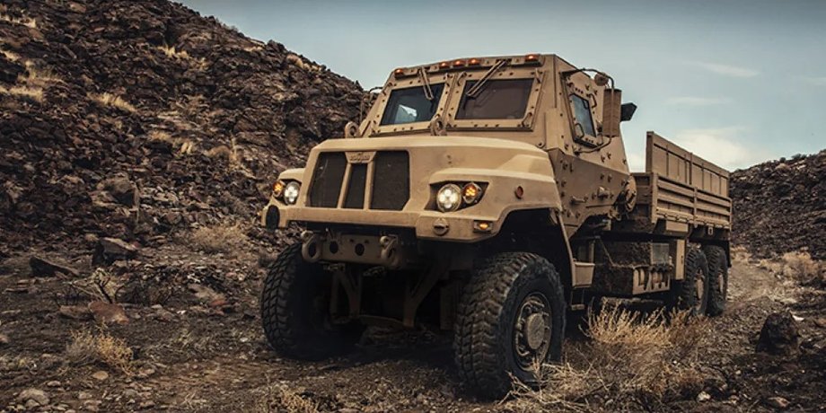 вантажівка Oshkosh
