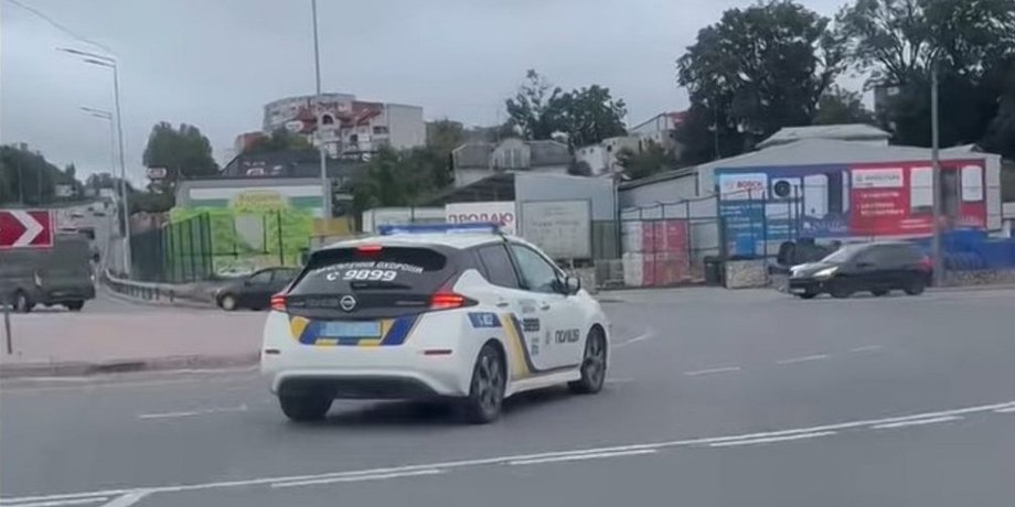 полицейский ниссан лиф, Nissan Leaf, электромобиль Nissan Leaf, полицейское авто