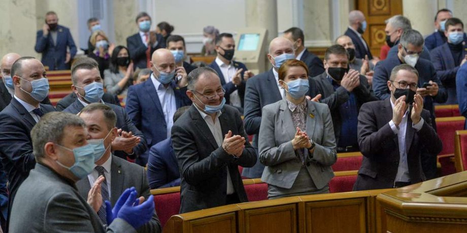 Народные депутаты в сессионном зале 17 ноября