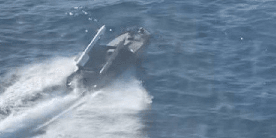 Морской дрон с зенитной ракетой