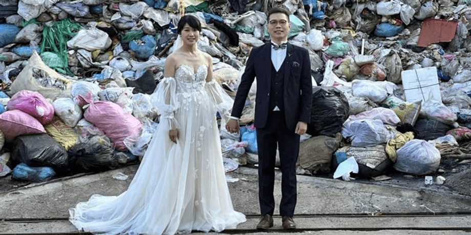 Свадебная фотосессия на свалке, свалка, мусор, свадьба на свалке, супруги, молодая пара, жених та невеста, свадьба,