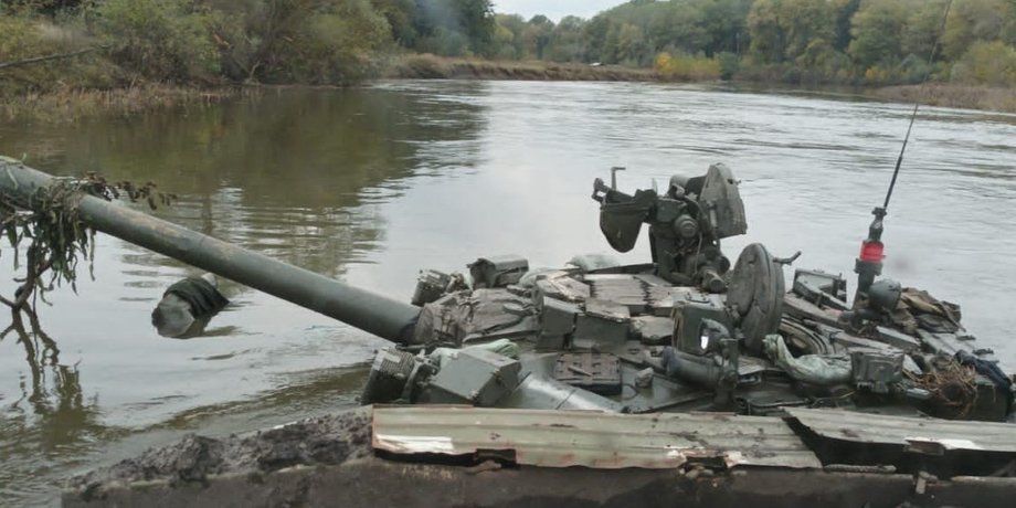Военная техника и водоем