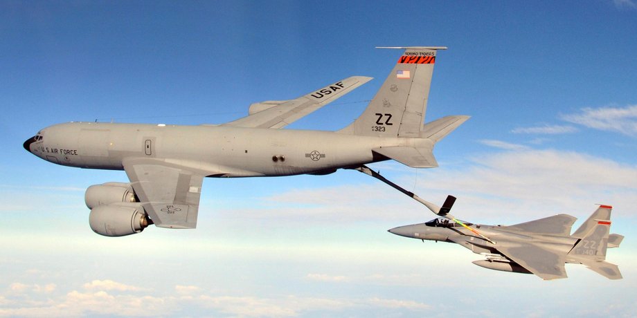 США перебрасывают в Иран до 100 самолетов-заправщиков
