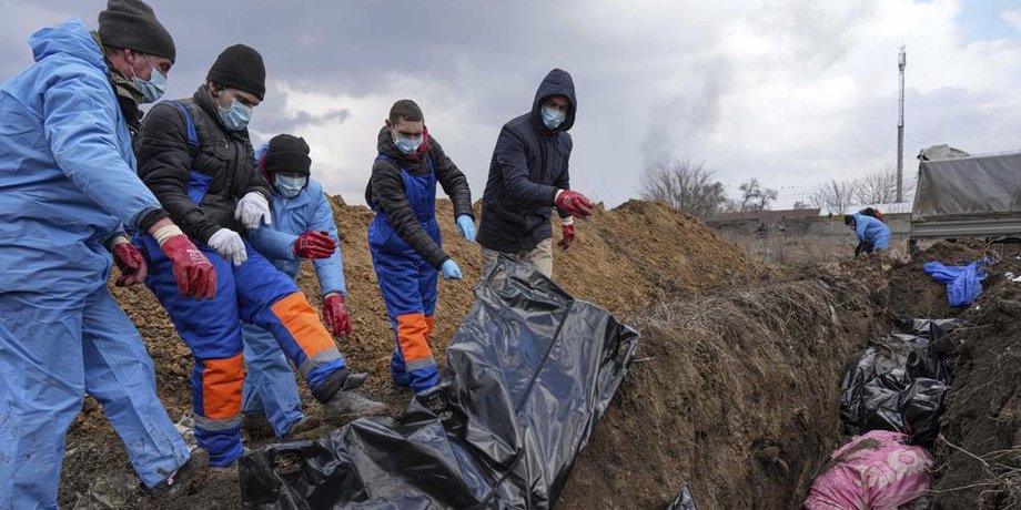 Супутникові знімки, братські могили,