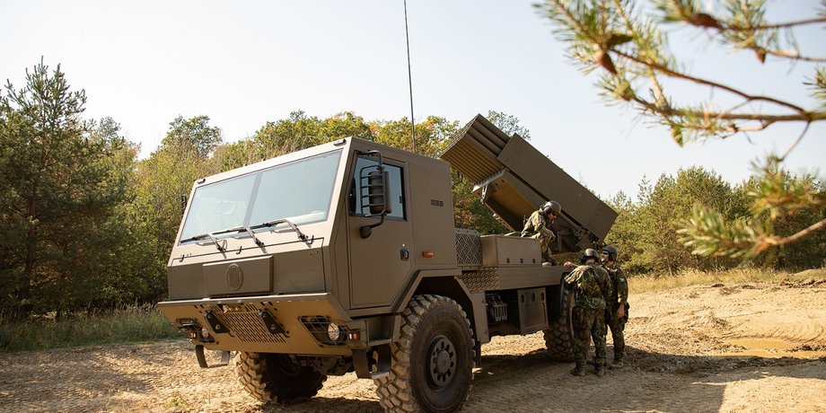 реактивна артилерія BM-21 MT Striga