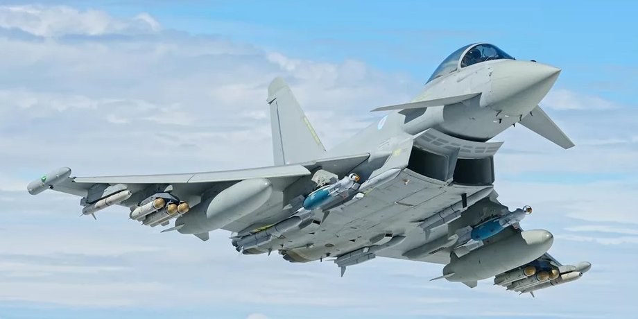 самолет Typhoon