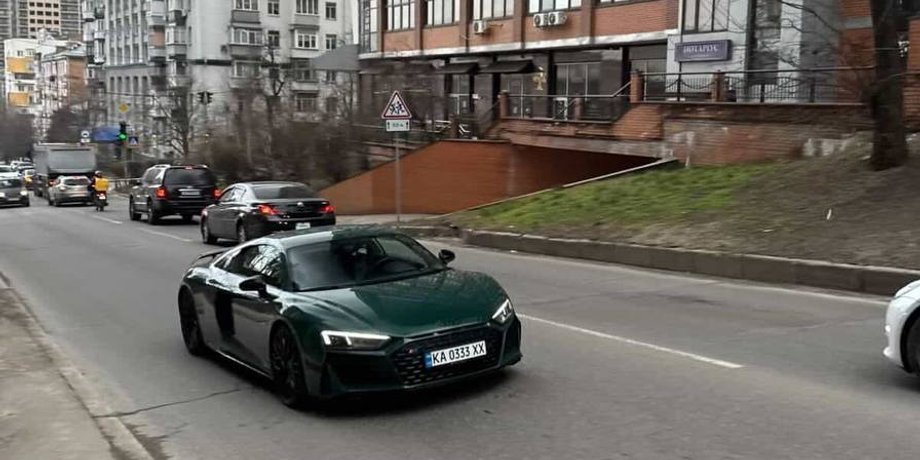 суперкар Audi R8