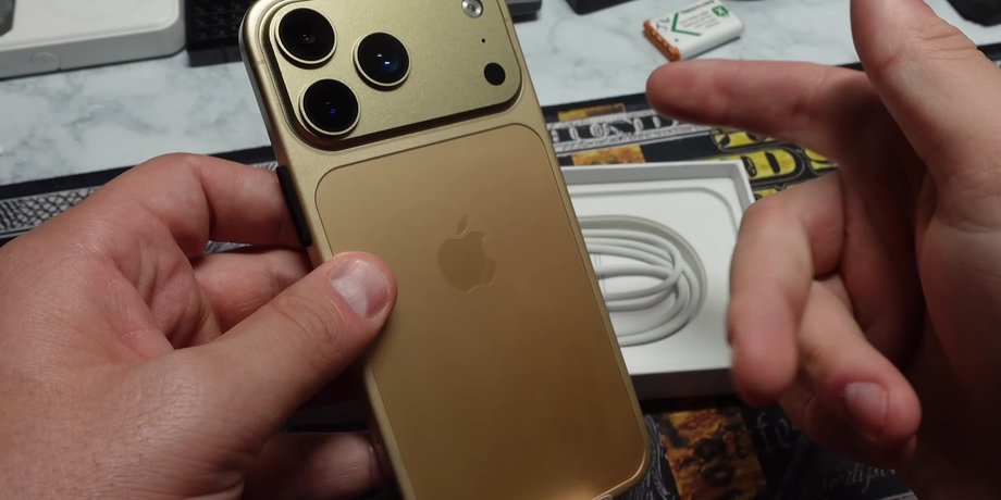 iPhone 17 фейк распаковка смартфона