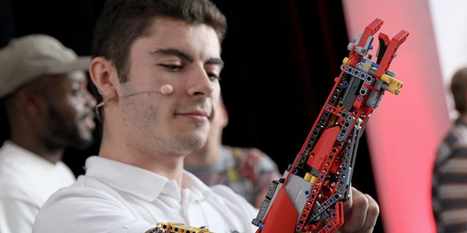 Дэвид Агилар, LEGO