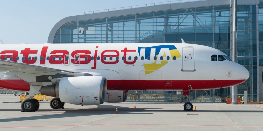 Самолет "Atlasjet Украина"
