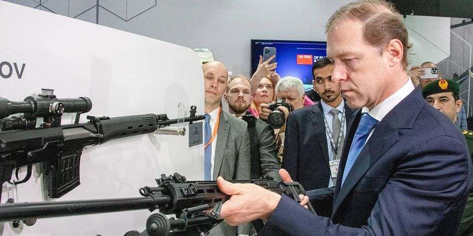 Голова Мінпромторгу РФ Денис Мантуров на виставці IDEX в Абу-Дабі, 20 лютого
