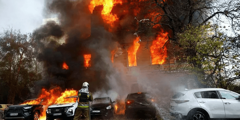 Наслідки удару по будівлі в Шевченківському районі