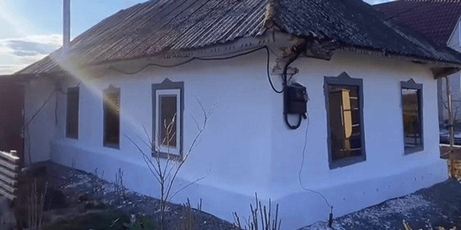 Хата в селі