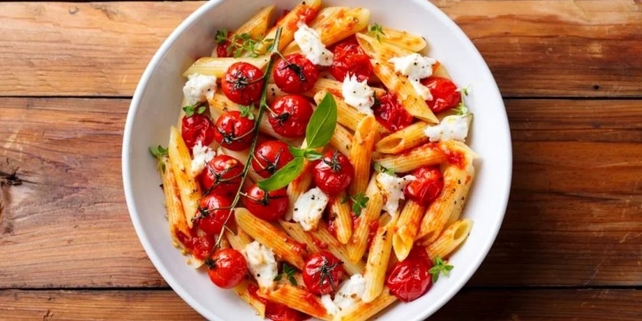Паста с помидорами и сыром фета, макароны, макароны рецепт, вкусные макароны