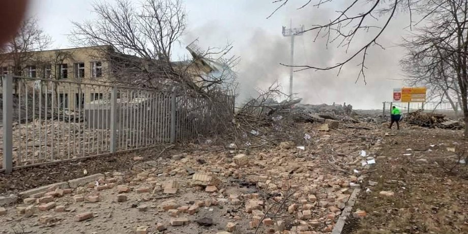 Наслідки обстрілу аеропорту у Вінниці.
