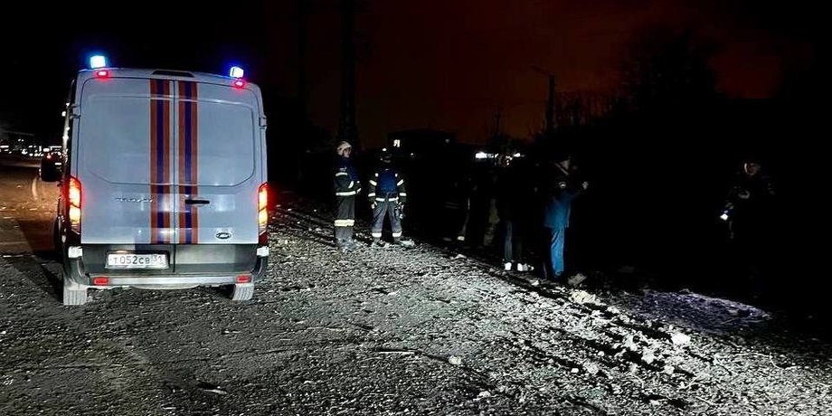 Автомобиль экстренных служб в Белгороде 6 декабря
