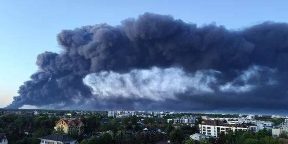 пожар, дым, пожар в Варшаве, пожар ТЦ, пожар ТЦ