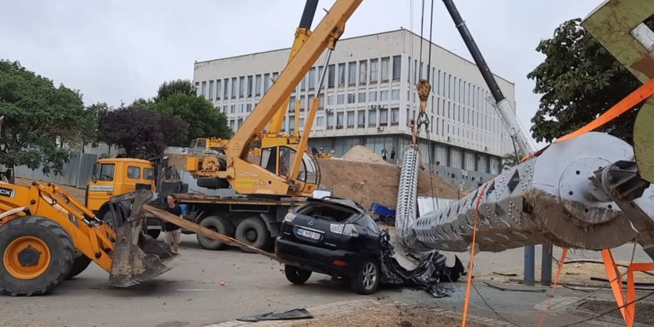 лексус виталія Караваєва, херсон, флагшток