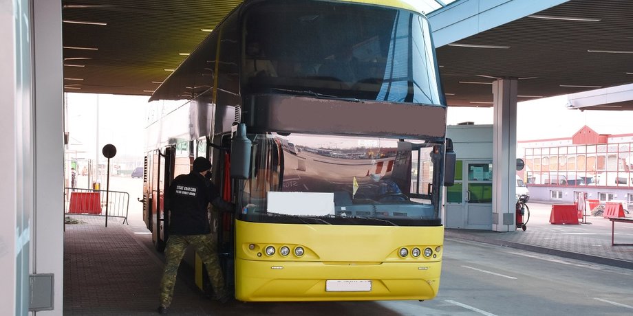 польша, автобус, украинцы, covid-19, граница, пограничники