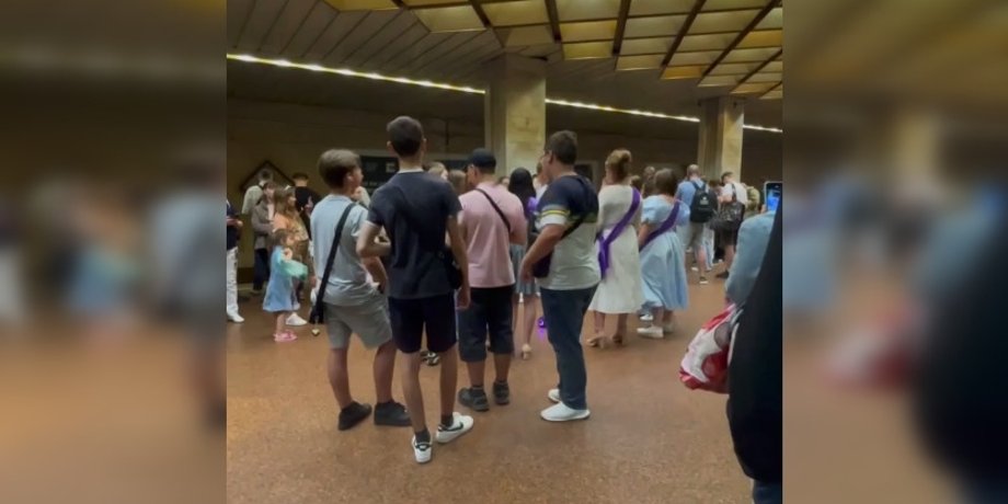 Видубичі, випускний у метро, останній дзвоник метро
