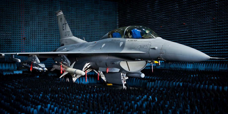 истребители F16, самолеты, украинские пилоты, военная помощь, аэродромы, ПВО, защита аэродромов