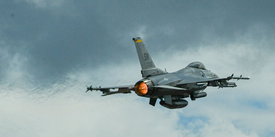 винищувач F-16