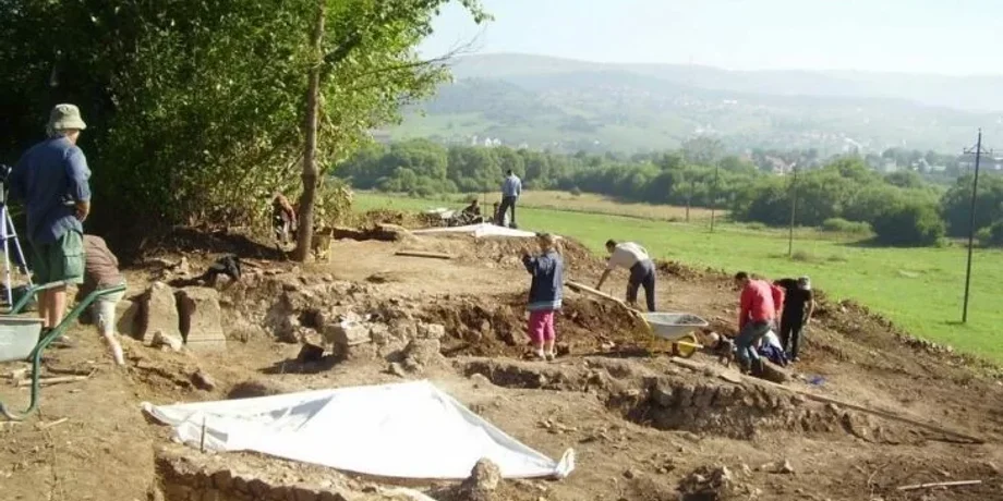 чорногорія, археологія, плєвля, Діатрета, Римська скляна посудина, Пізня Римська імперія, скло, вироби зі скла, артеакти
