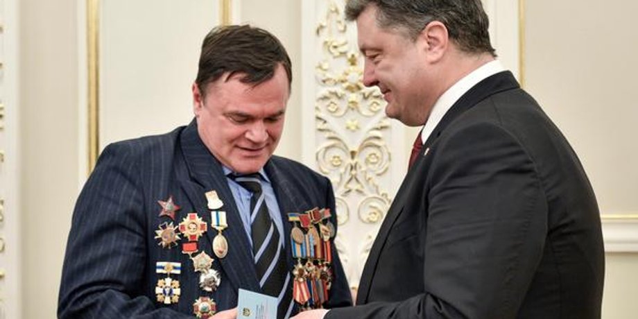 Петр Порошенко наградил воинов-афганцев / Фото: twitter Порошенко
