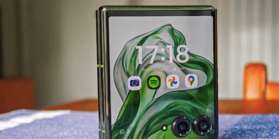 Смартфон Motorola Razr+, смартфон-раскладушка