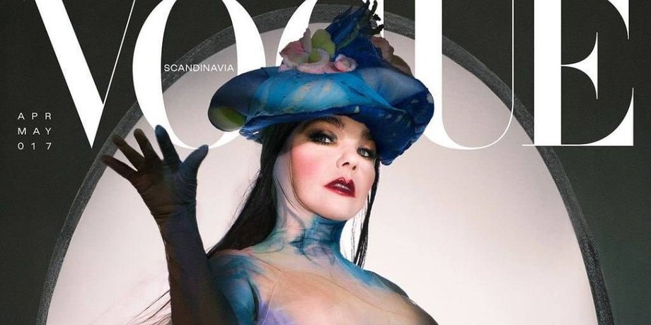 Исландская актриса и певица Бьорк на съемках для Vogue Scandinavia выбрала платье из весенней коллекции Джона Гальяно