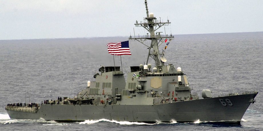 эсминец USS Milius в водах Китая