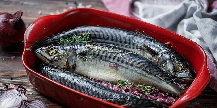 запечена скумбрія, як приготувати скумбрію, як смачно приготувати рибу, дешевий рецепт