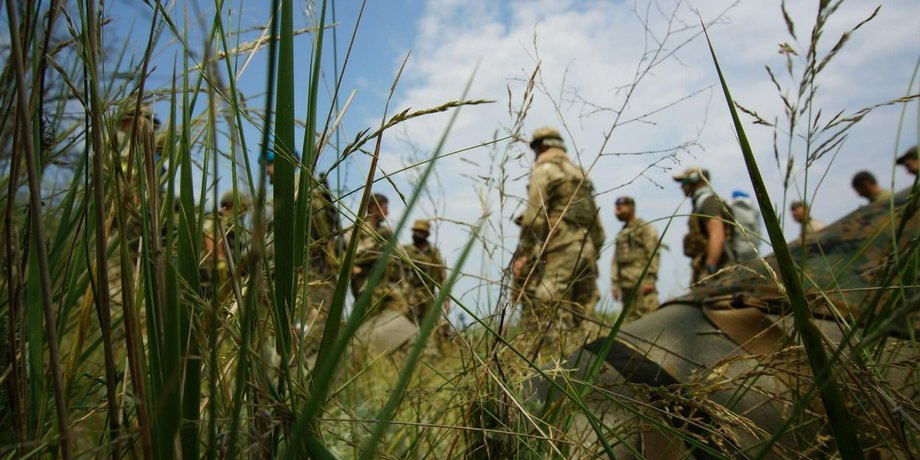 военные всу, украинские военные, военные на змеином, остров змеиный