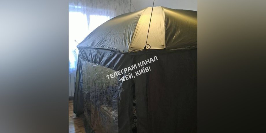 Киевляне устанавливают палатки в квартирах