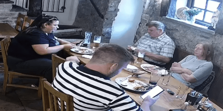 сім'я скандал паб британія мільйонери