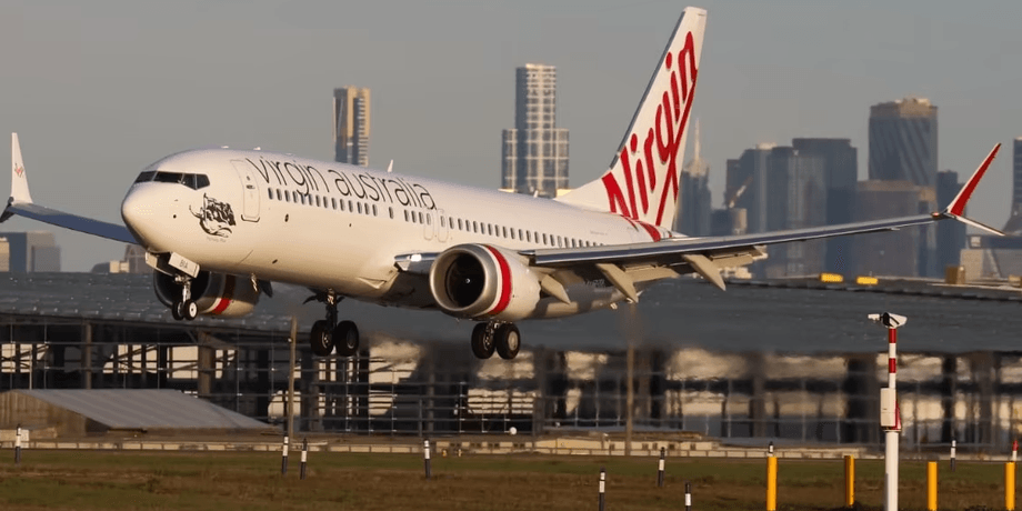 Літак, Virgin Australia, пілот літака, літак повернувся в аеропорт, голий пасажир, член екіпажу, рейс, скасували рейс,