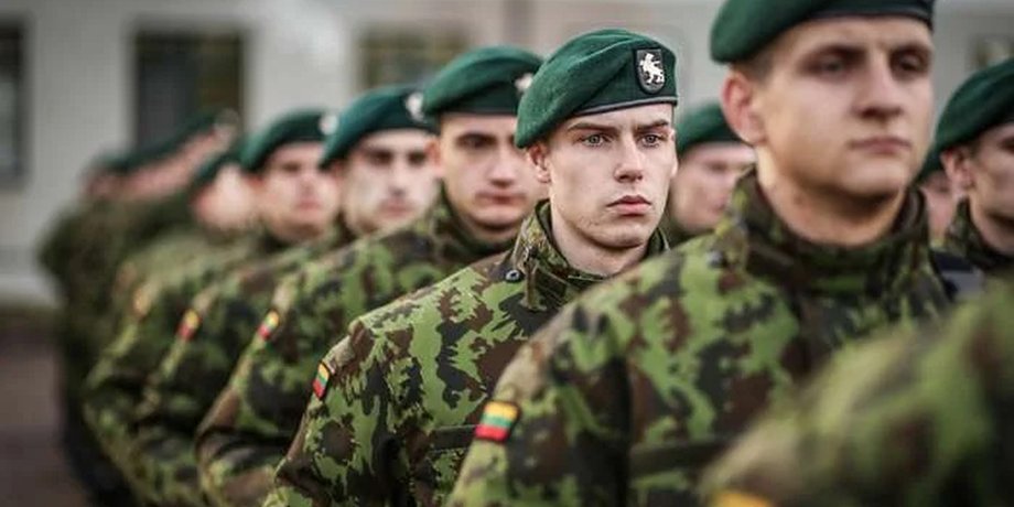 Ряд солдат литовской армии
