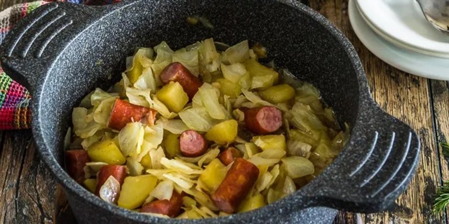 Рагу з капустою та копченими ковбасками, рагу з капустою та картоплею