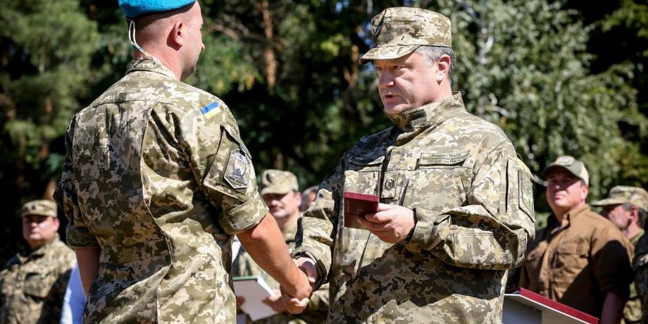 Петр Порошенко в Славянске, 2 августа 2015 г. / Фото пресс-службы президента