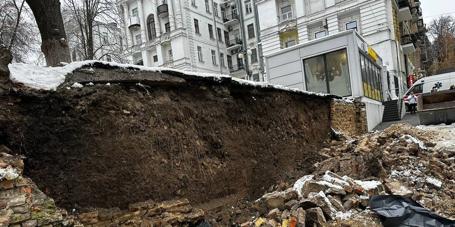 обвал стены, Киев, Печерский район, ГСЧС, жертвы, раненый, трагедия в Киеве