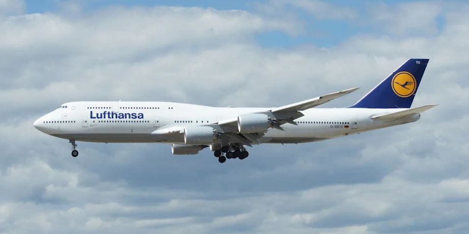 Самолет авиакомпании Lufthansa остался без пилота, экстренная посадка, инцидент на борту, туризм