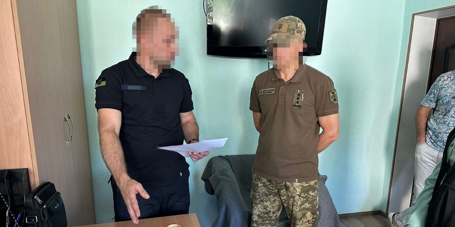 ДБР, командир, виплати, виплати військовим, незаконні виплати
