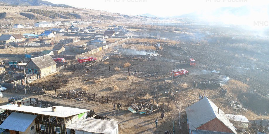 пожар, россия пожар, село солонцы, бурятия, пожарные