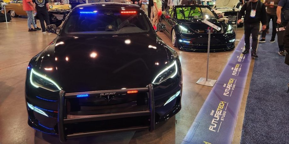 полійцейська Тесла, Tesla Model S, тюнінг Tesla Model S, Tesla Model S Plaid, електромобіль Tesla