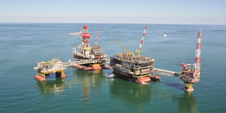 нафтофа платформа Лукойла у Каспійському морі
